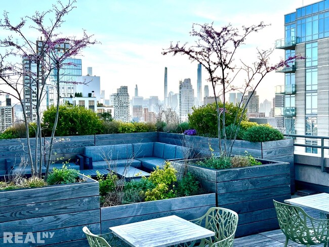Foto del edificio - 408 E 92nd ST