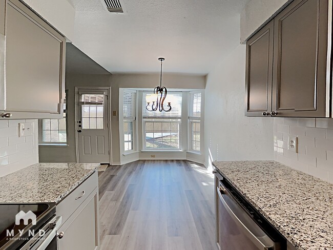 Building Photo - 220 Bonavista Way