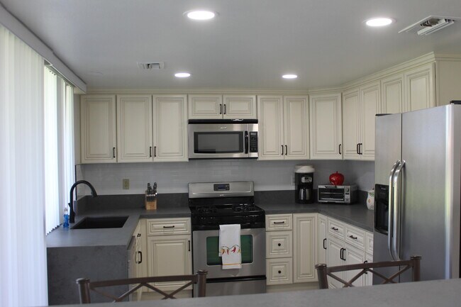 Building Photo - 68 El Toro Dr
