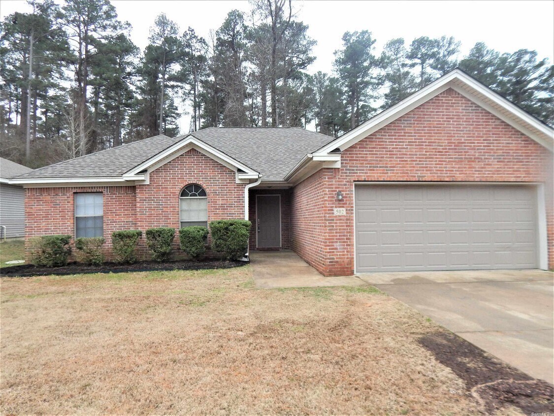502 Wisteria Dr, Bauxite, AR 72011 House Rental in Bauxite, AR