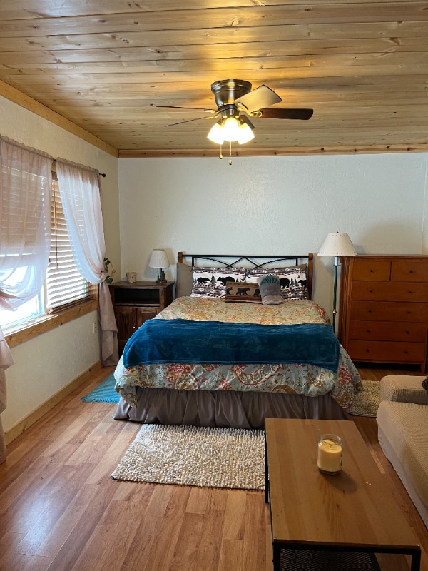 Building Photo - 4005 Cedar Ave