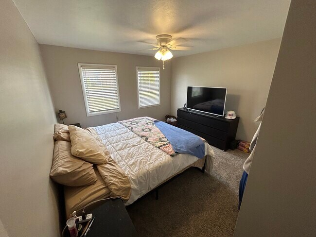 Foto del edificio - 869 Dempster St