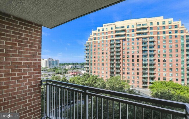 Foto del edificio - 11710 Old Georgetown Rd