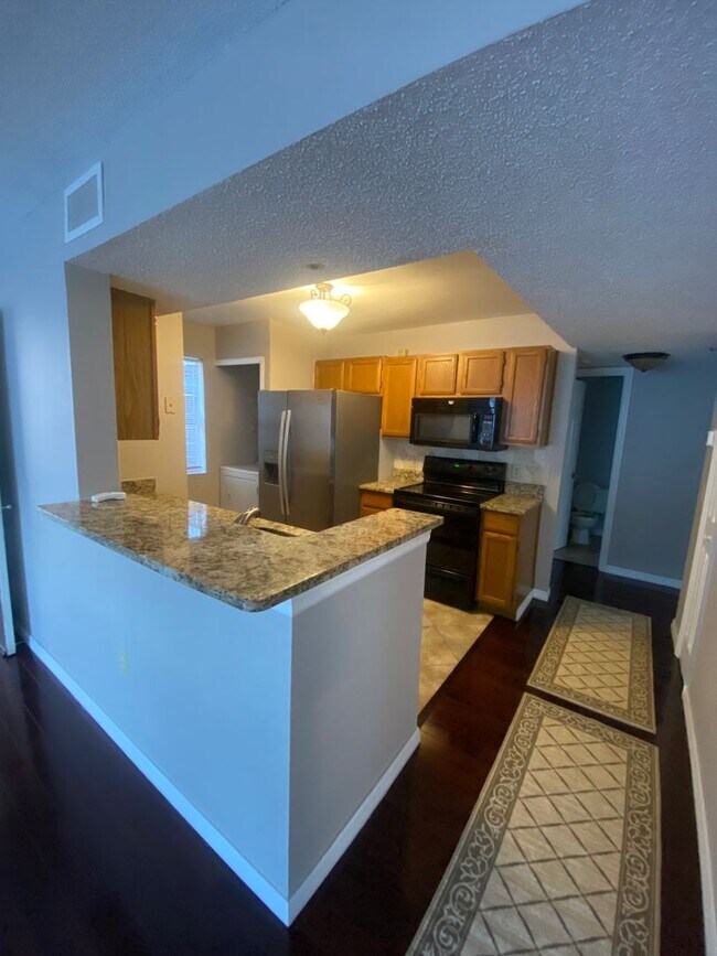 Foto del edificio - Gorgeous 3 bedroom 2 bath Will Not Last ( FIRST FLOOR ) - Hidden Springs Condominiums