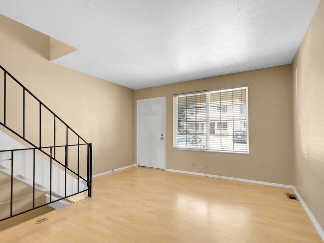 Building Photo - $2,295.00, 2-bed, 3-bath Condo in Westmins...