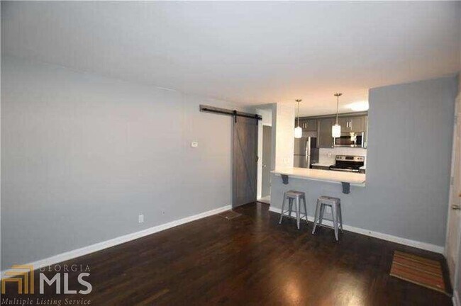 Foto del edificio - 112 Ardmore Pl NW