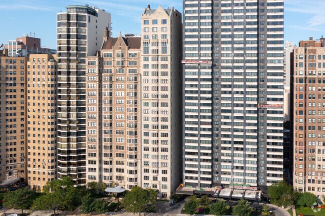Building Photo - 1430 N Lake Shore Dr
