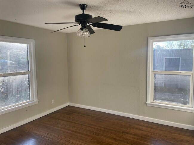 Foto del edificio - 3310 Sherwood Ln