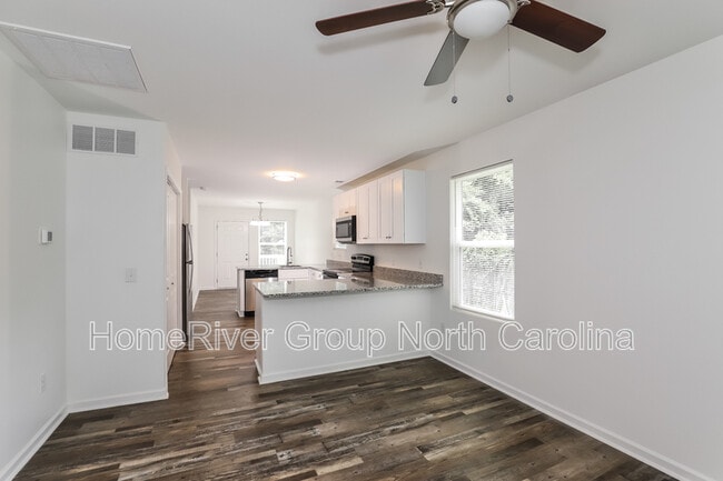 Building Photo - 231 Willowood Dr