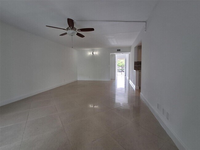 Foto del edificio - 8763 Shadow Wood Blvd