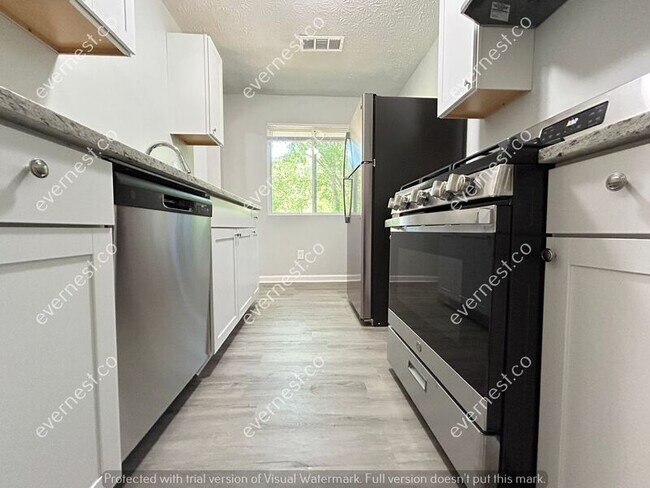 Building Photo - 8627 Glenwoods Dr