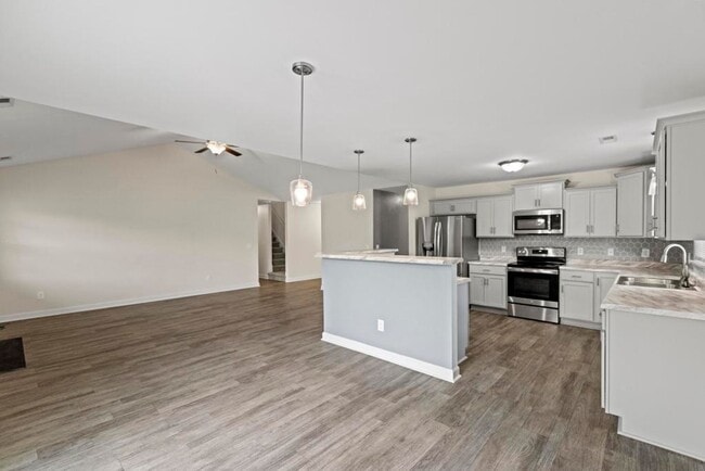 Building Photo - 514 Isaac Br Dr