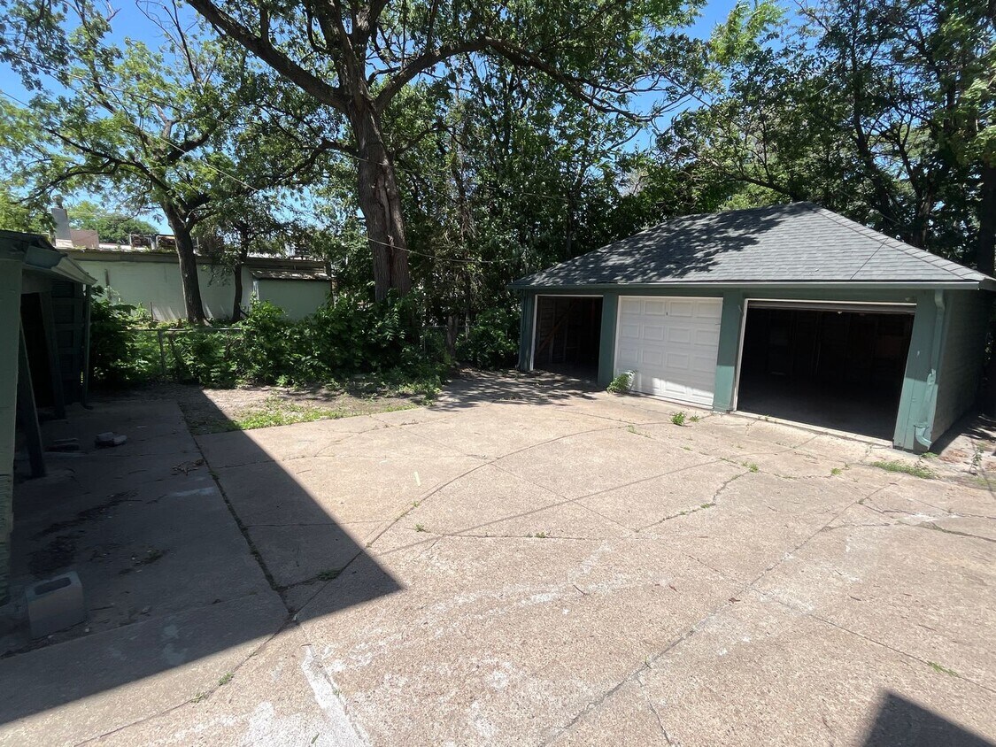 Building Photo - 4BR 2-bath- Midtown- Gifford Park