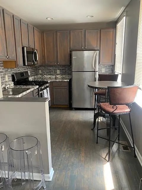 Foto del edificio - 701 N Madeira St