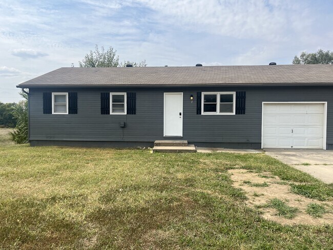 Building Photo - 150 SE 421st Rd