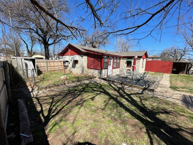 Building Photo - 2 br, 1 bath House - 6618 NW 31st St.