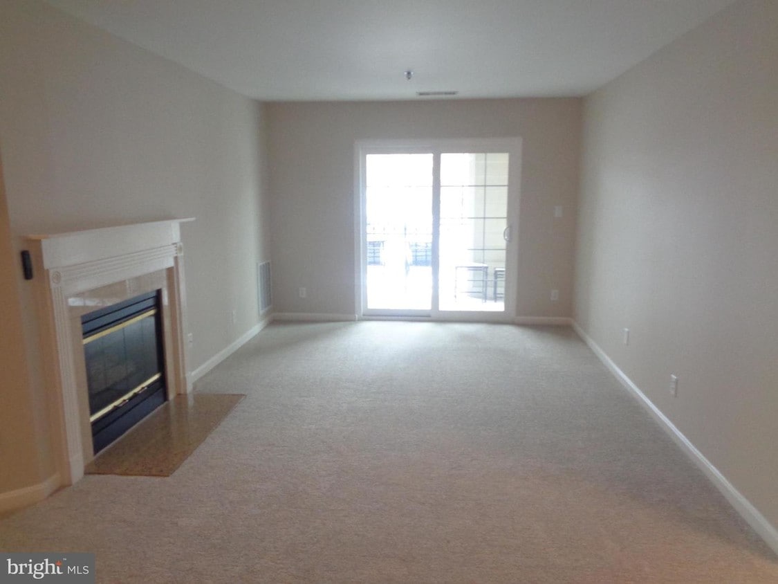 Primary Photo - 1100 Quaker Hill Dr