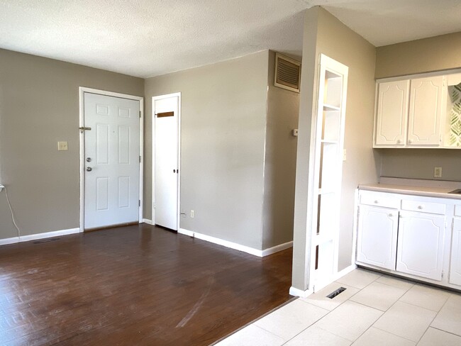 Building Photo - 213 E Swiss Lane Ct