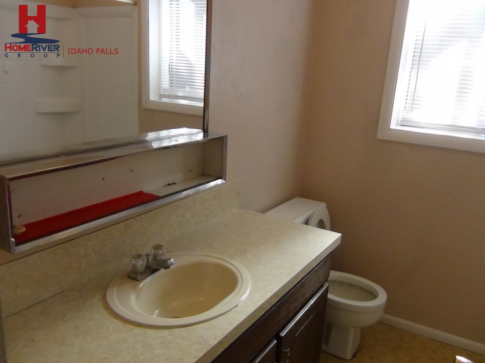 Building Photo - 2 bedroom 1 bath Duplex