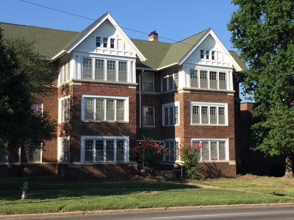 1228 W Okmulgee Ave, Muskogee, OK 74401 Apartments in Muskogee, OK