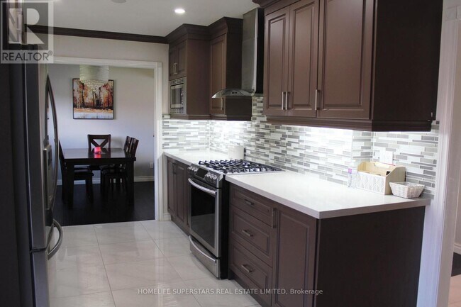 Photo du bâtiment - 97 White Heather Blvd