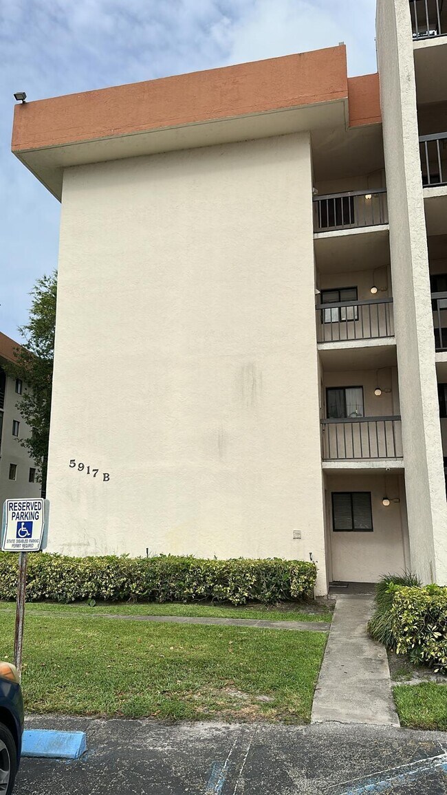 Foto del edificio - 5917 Vía Vermilya