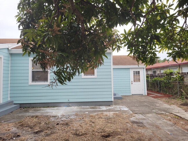 Building Photo - 520 Puritan Rd