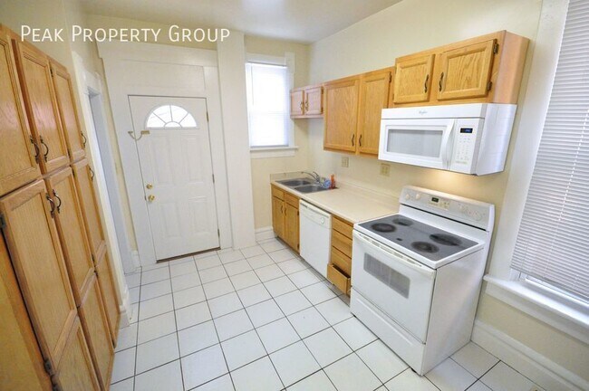Building Photo - Available Fall 2024!   Located on Southeas...
