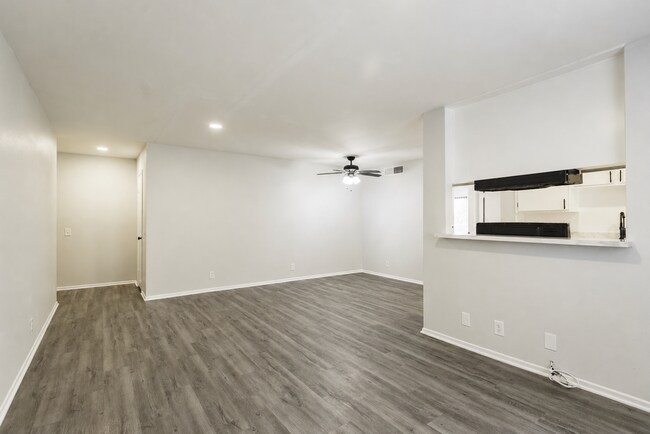 Foto del interior - 17211 Chatsworth Street