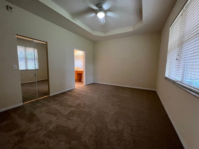 Building Photo - 2 Bedroom with Den, 2 Bath in Lake Forest ...