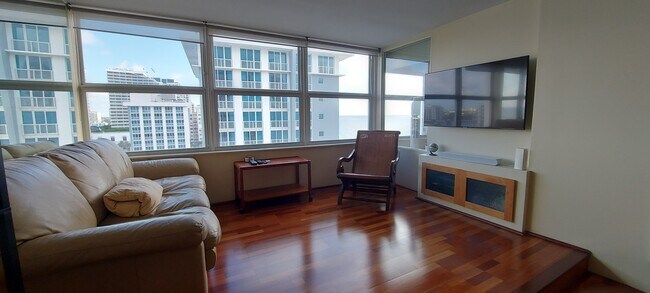 Building Photo - 209 N Fort Lauderdale Beach Blvd