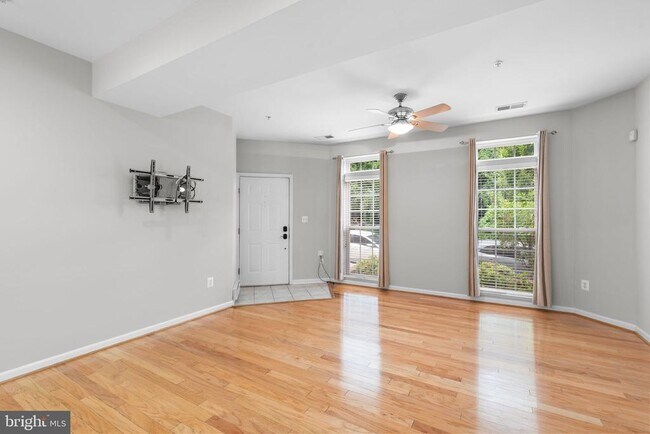 Foto del edificio - 7240 Elkridge Crossing Way