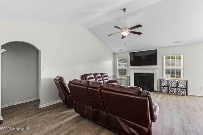 Building Photo - 640 Arabella Dr