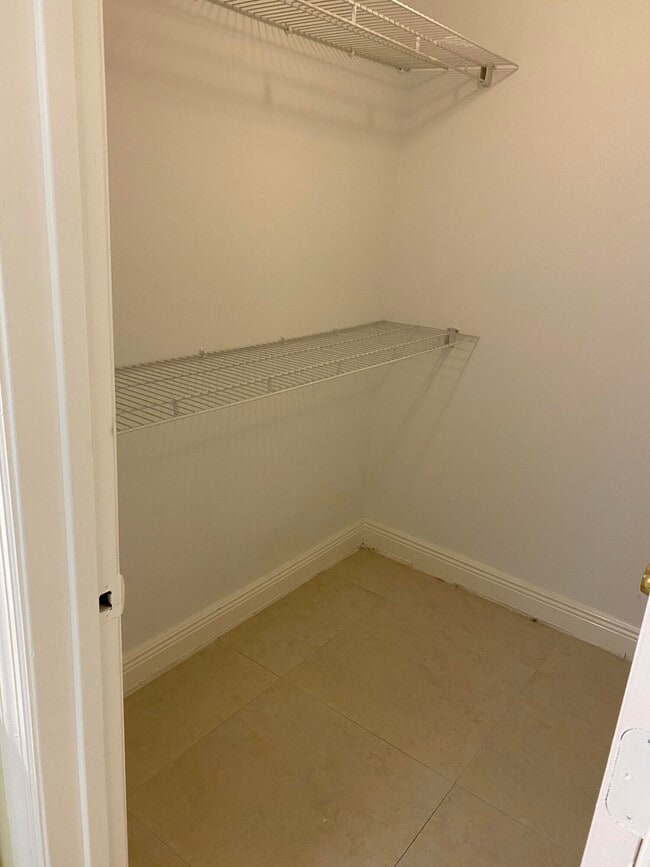 Building Photo - 644 NW 13th St