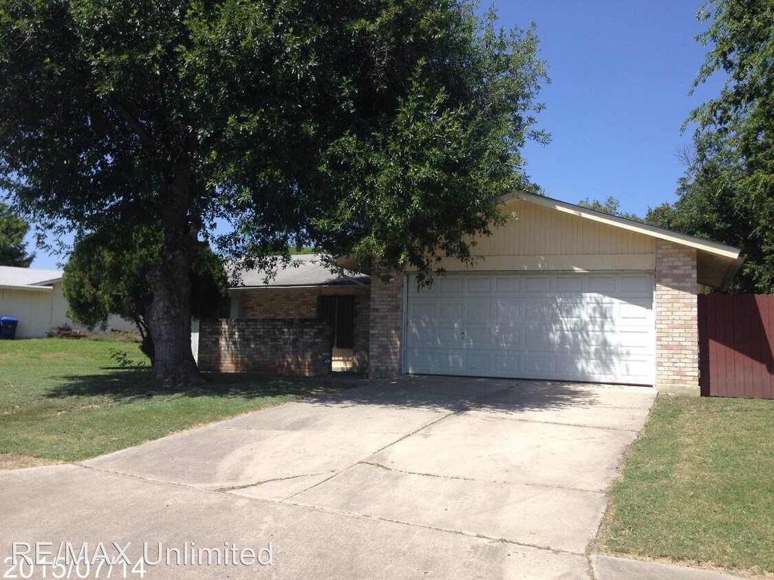 Primary Photo - 934 Saddlebrook Dr