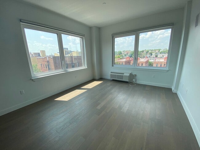 Building Photo - 152-11 89th Ave