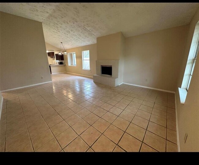 Building Photo - 905 Macclesby Ln