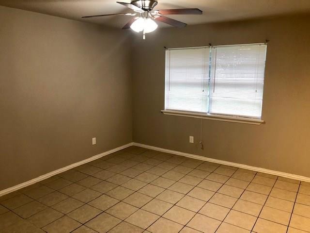Building Photo - 300 Redbud Ln
