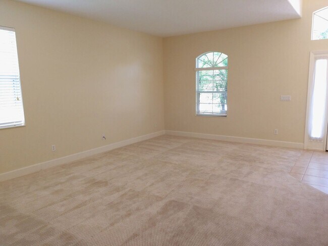 Building Photo - Annual Unfurnished – 3 Bedroom, 2 bath hom...