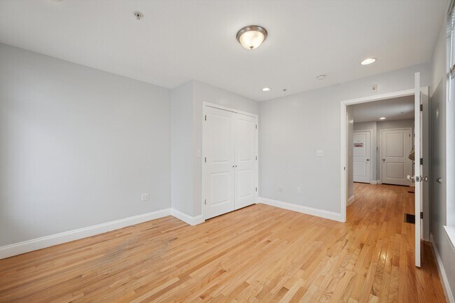 Foto del edificio - 1856 N 17th St