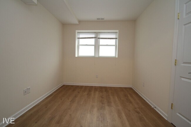 Foto del edificio - 143 1/2 S Main St