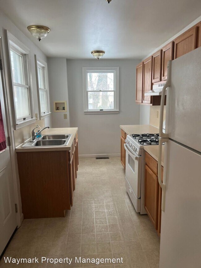 Building Photo - 2 br, 1 bath House - 122 E. Liberty Ave.