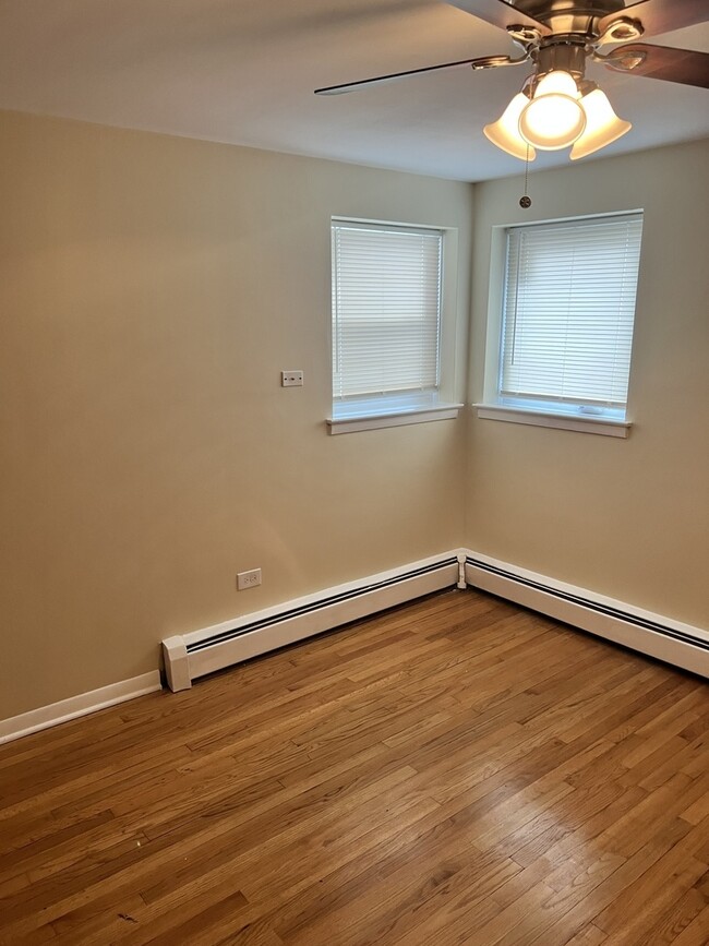 Foto del edificio - 3144 Ridgeland Ave