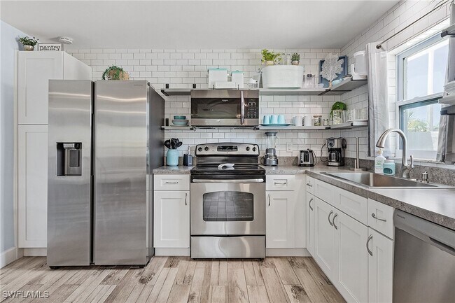 Foto del edificio - 206 Cape Coral Pkwy W