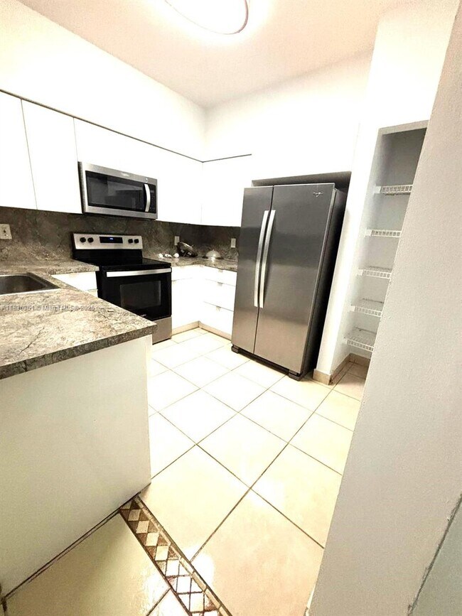 Foto del edificio - 830 NE 212th Terrace