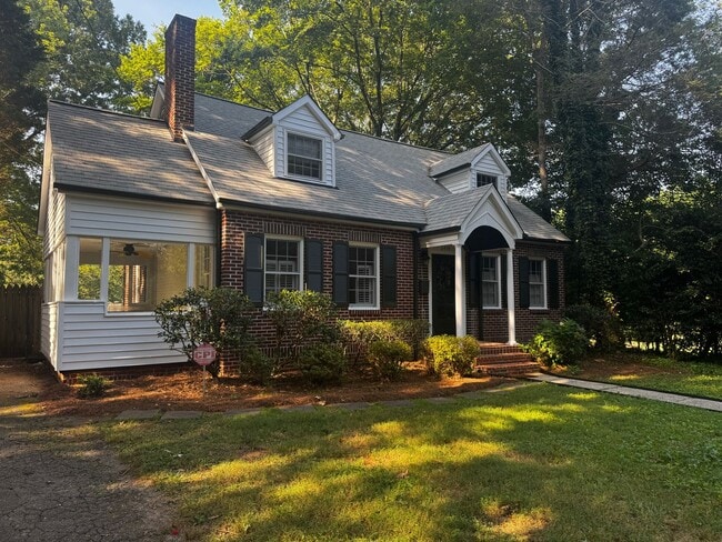 Foto del edificio - 2434 Rosewood Ave