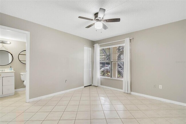 Building Photo - 6030 Village Cir N