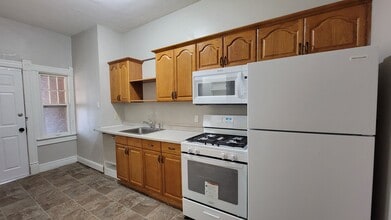 Building Photo - 1 1/2 E 26th St