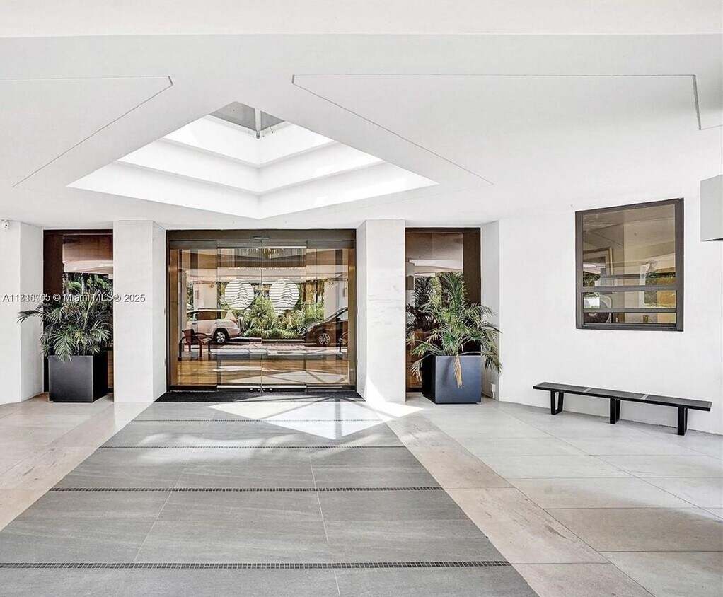 Foto principal - 19500 Turnberry Way
