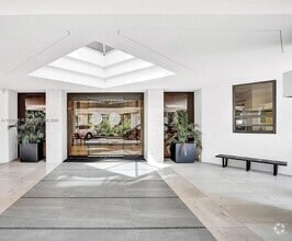 Building Photo - 19500 Turnberry Way